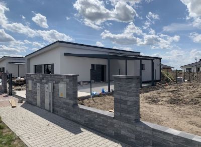 Posledný!Luxusne kvalitne prevedený 4-izbový rodinný dom s prekrytou terasou a prístreškom na auto