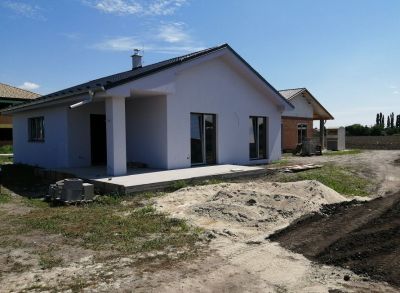 Klasické 4-izbové bungalovy s rôznymi dispozíciami pozemkov