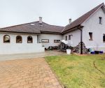 Dvojgeneračný rodinný dom, nadštandardná rekonštrukcia, pozemok 1057 m2 + potravinársky sklad, Nové Mesto nad Váhom / Dolné Samoty