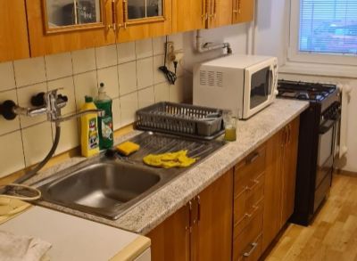 Ponúkame Vám na prenájom 1,5 izbový byt Bratislava-Ružinov, Kozmonauticka.