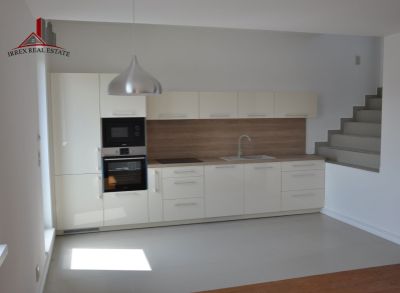 Ponúkame na prenájom slnečný 4 izbový byt s veľkou terasou v Chorvátskom Grobe, časť Čierna Voda