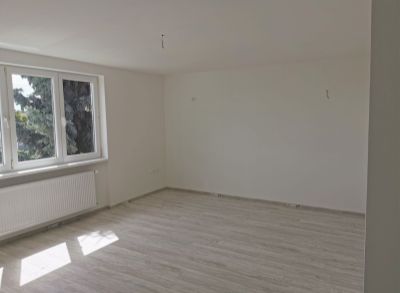 2982 Na predaj veľký 3-izb.byt v štvorbytovke v Nových Zámkoch