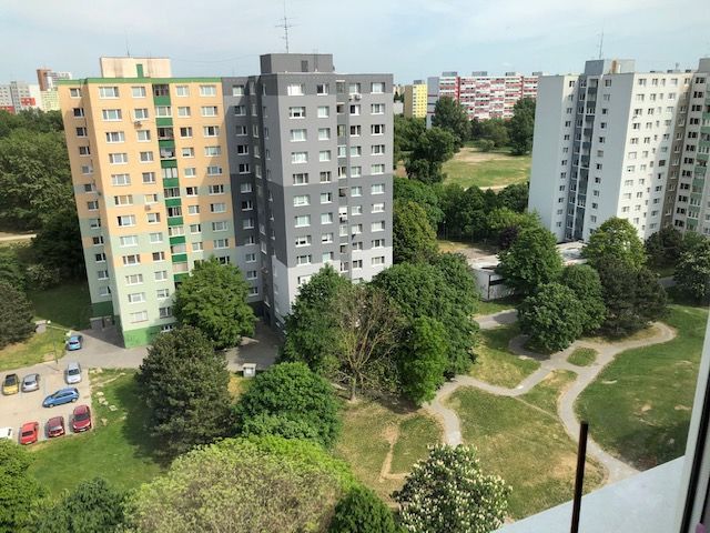 Veľký, zrekonštruovaný 3- izbový byt s balkónom na Hálovej ulici