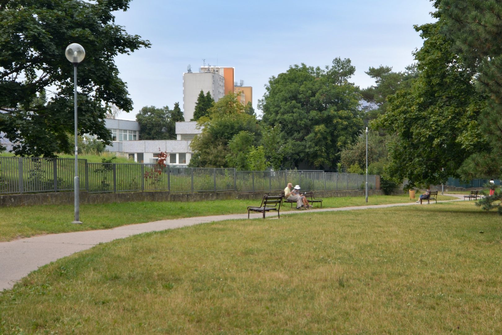 PREDAJ - 3 IZBOVÉHO BYTU S KRÁSNYMI  ZELENÝMI VÝHĽADMI VO VYHĽADÁVANEJ LOKALITE, OŽVOLDÍKOVÁ ul., Dúbravka, Bratislava IV.