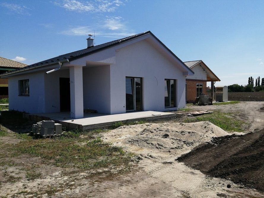 Klasické 4-izbové bungalovy s rôznymi dispozíciami pozemkov