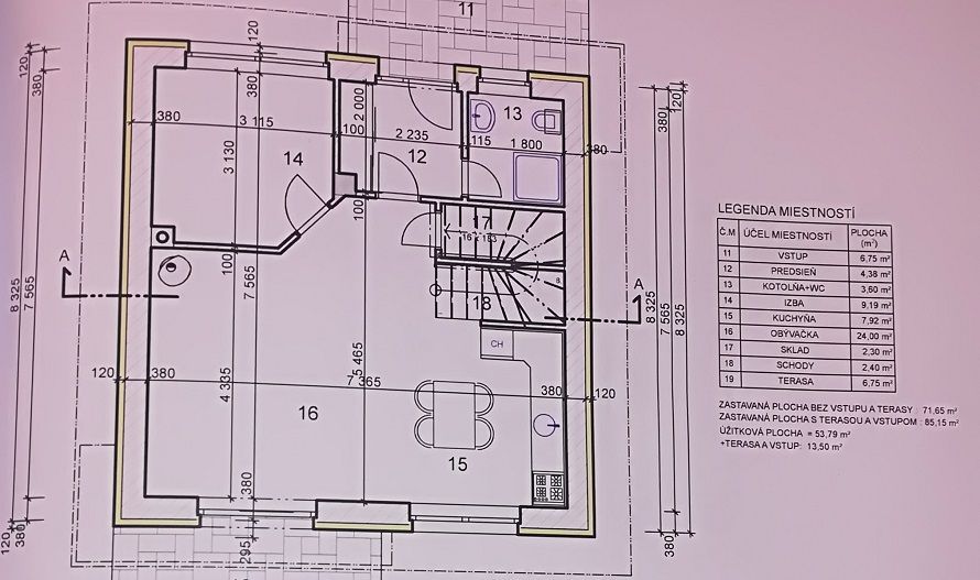 Dvojpodlažný 5-izbový rodinný dom s oplotením osadený na peknom pozemku