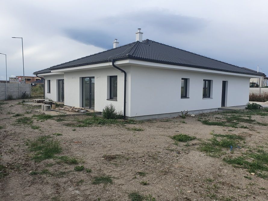 Posledný 4-izbový rodinný dom s výmerou 115m2 a betonovým oplotením