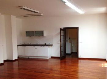 BA Ventúrska – (home office) veľmi reprezentatívne kancelárie 129,9 m2 s balkónom.