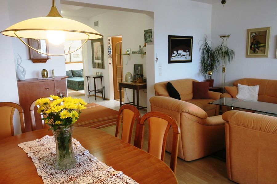 Slnečný, priestranný 3-izbový byt pri Horskom parku, 2x loggia