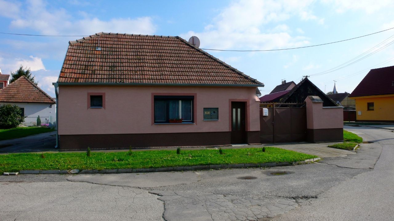 Rodinný dom-Predaj-Šúrovce-69000.00 €