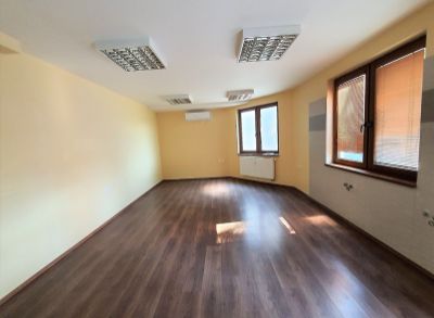 NA PRENÁJOM - Nebytový priestor v centre, prízemie