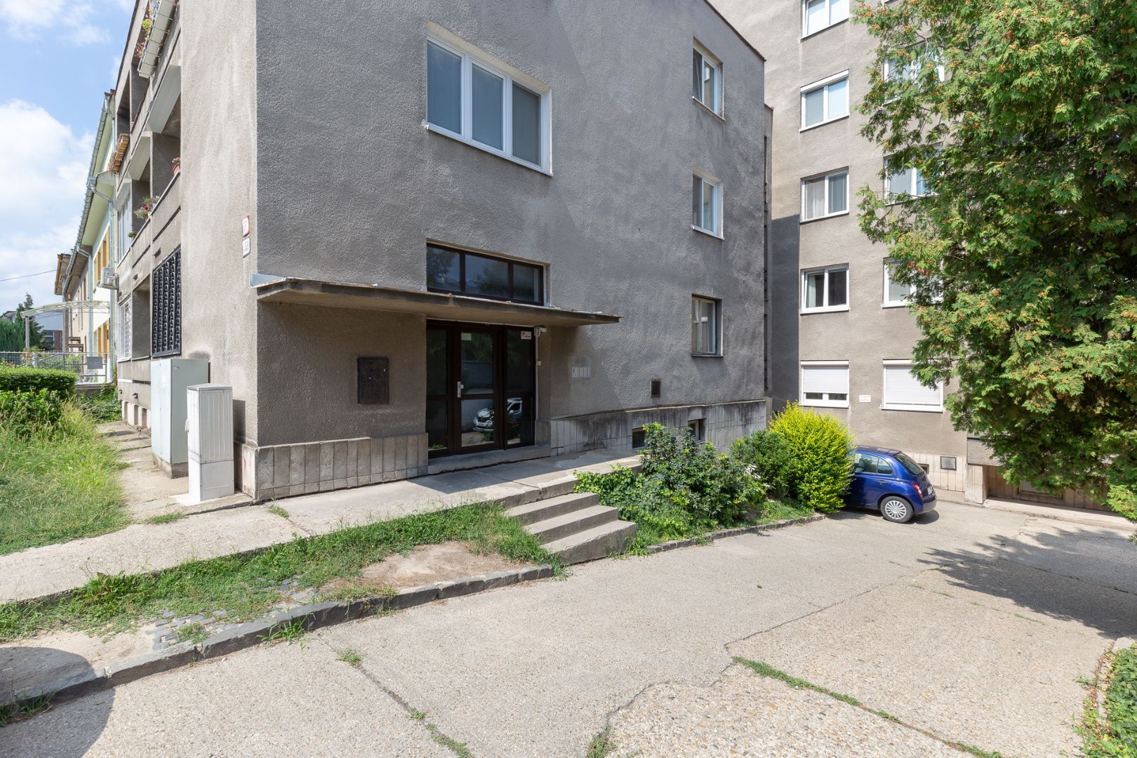 Veľkometrážny  3- izbový byt na  Prešovskej ulici