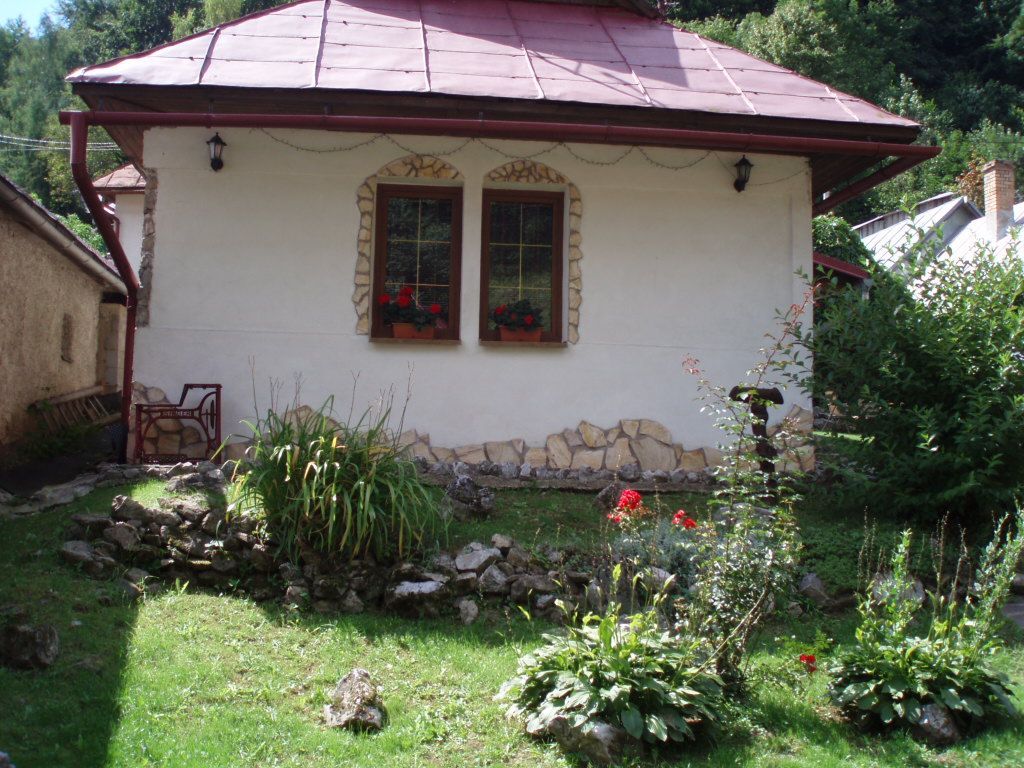 Ponúkame na predaj krásny dvojgeneračný rodinný dom v obci Hačava okres Košice – okolie
