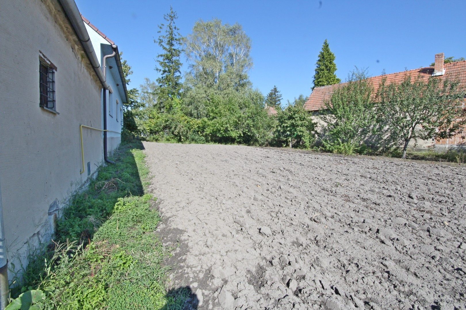 Rodinný dom Jablonové, tichá lokalita a veľký pozemok.