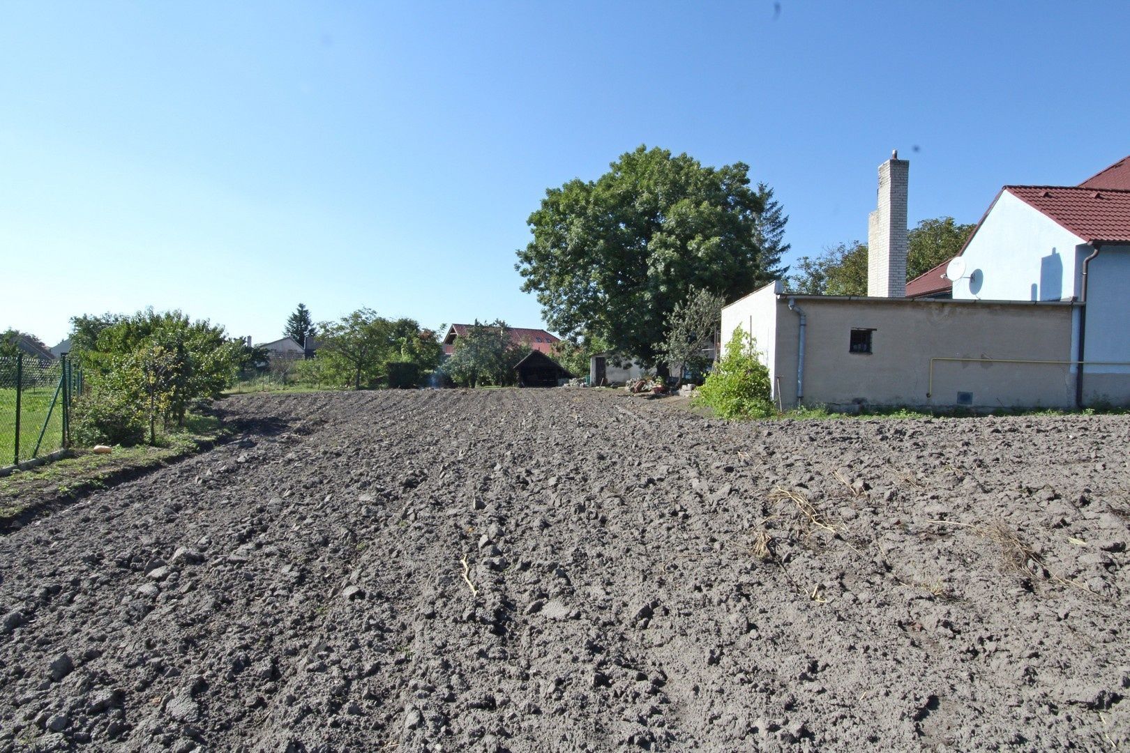 Rodinný dom Jablonové, tichá lokalita a veľký pozemok.