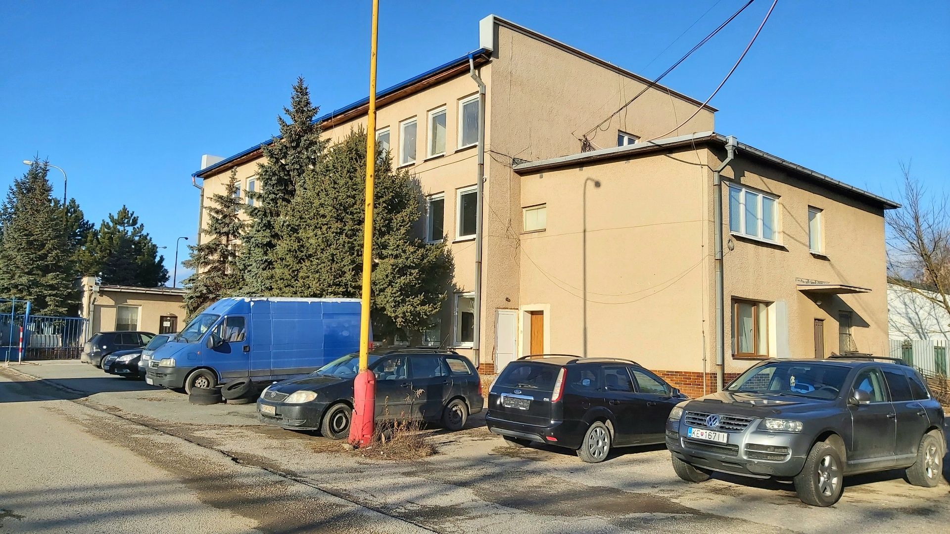 Prenájom kancelária,Magnezitárska ulica Košice, kompletne zrekonštruovaných od 20 - 100m2 s vlastným parkovaním, Magnezitárska ulica Košice