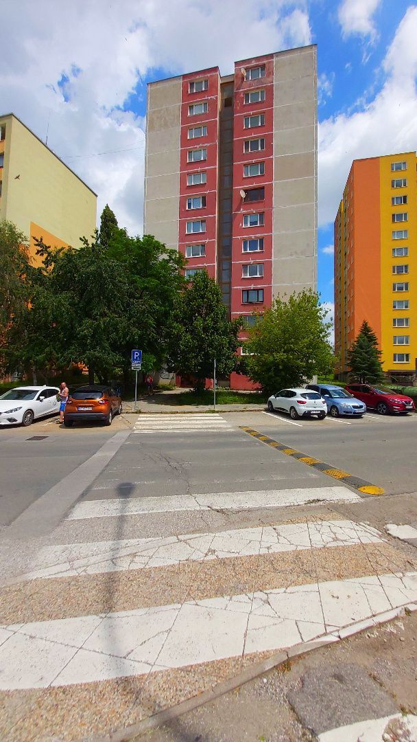 Predám pekný 3-izbový byt 64m2, 2x kumbál, loggia, Klimkovičova ulica, sídlisko KVP Košice