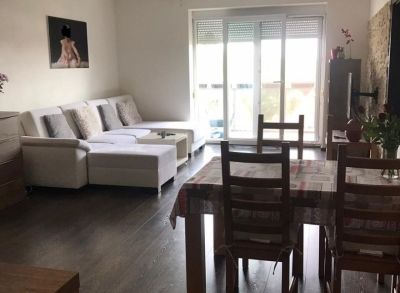 Úžasný 3-izbový byt s balkónom v uzavretom rezorte s parkovaním