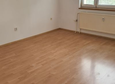 Ponúkame Vám na predaj 1 izbový byt Bratislava-Ružinov, Jašíkova ul. 36 m2