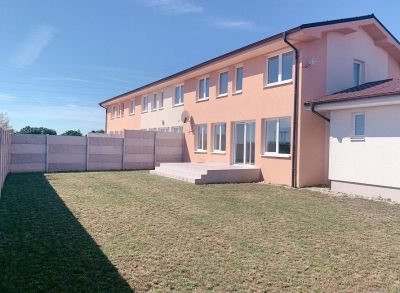 4-izbový rodinný dom s garážou osadený v rezidenčnom komplexe