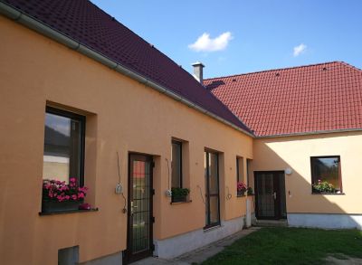 RD v centre so zast. ploch. 400m2 a s pozemkom 2300 m2 v obci Most pri Bratislave.