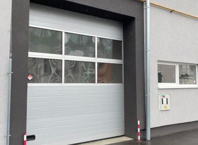 ARETÉ REAL - PREDAJ HALY BÝVALÉHO AUTOSERVISU SO ZARIADENÍM V BRATISLAVE, ČASŤ DÚBRAVKA, DROBNÉHO