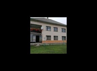 Ponúkame na predaj rodinný dom v Skalke Nad Váhom.
