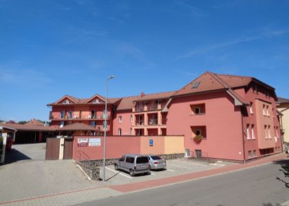 Ubytovacie zariadenie - Apartmánové byty Nové Mesto n/V, RED HOUSE