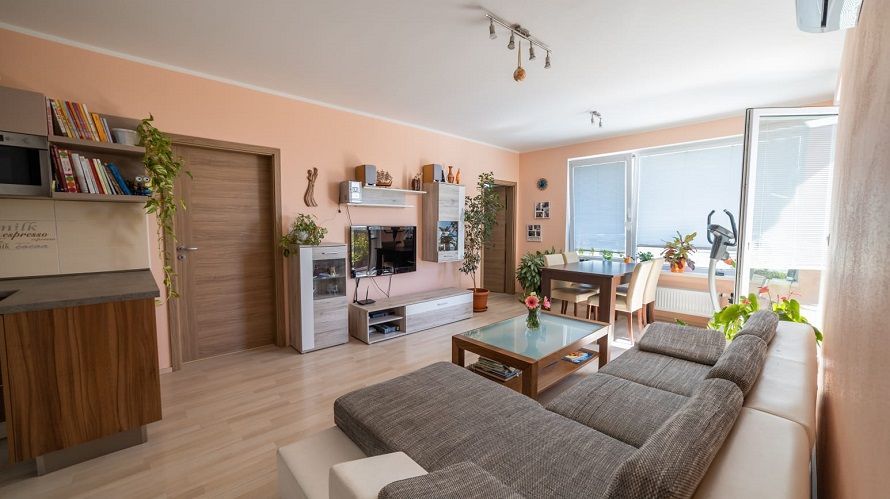 4-izbový byt-Predaj-Rovinka-160000.00 €