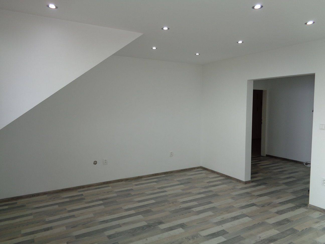 Predaj 4+1 byt  Vysoké Tatry - Tatranské Zruby , 99,40 m2 s 2 loggiami a s garážou 24 m2.