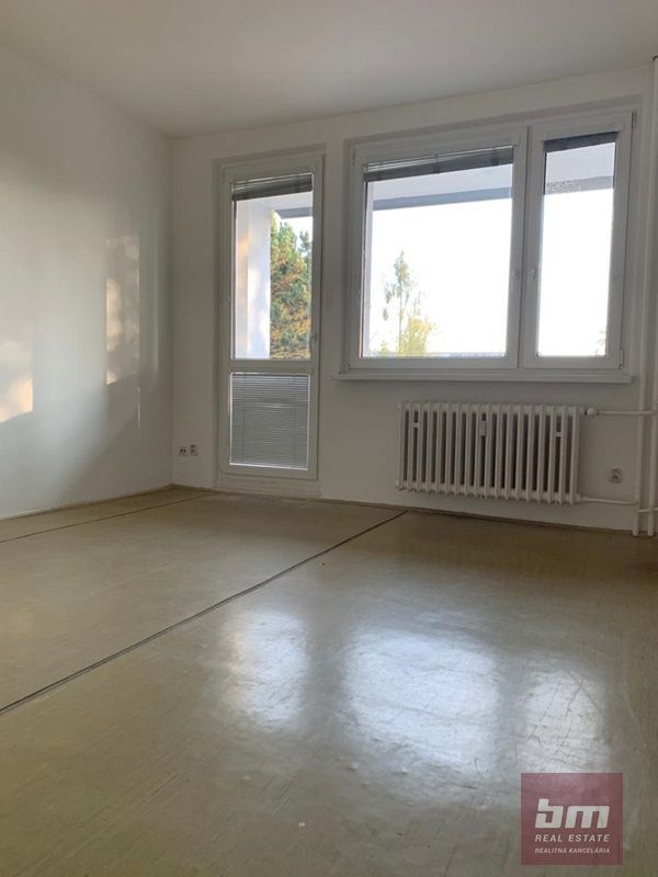 Predaj 1 - izb. bytu s loggiou v Dúbravke na Sokolíkovej ul.