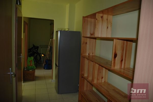 Prenájom - 3 izb. byt na Medveďovej ul. v lokalite Petržalka, 2/12 posch. lodžia