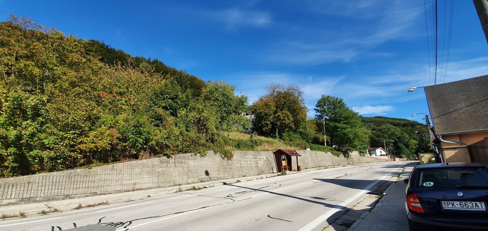 Ponúkame na predaj RD v Perneku, pôvodný stav s pozemkom 2029m2 s možnosťou výstavby .