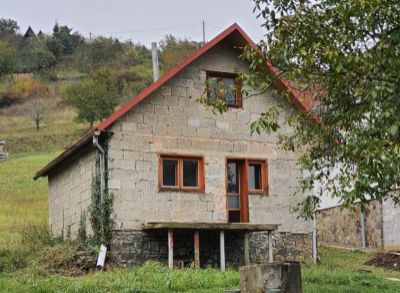 Chatka s pozemkom - krásny výhľad na Z. Šíravu