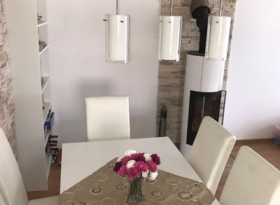 ARETÉ REAL- Predaj moderného domu s veľkou, peknou záhradou- Slovenský Grob