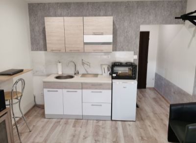 3012 Na predaj modernizovaná garzónka v Nových Zámkoch.