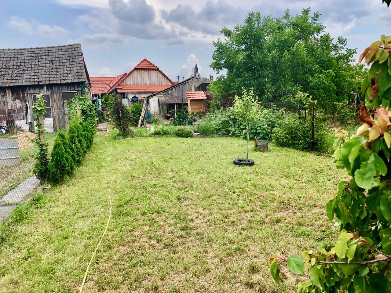 Nová cena! Na predaj vidiecky domček s pozemkom o rozlohe 915m2, obec Ostrov pri PN