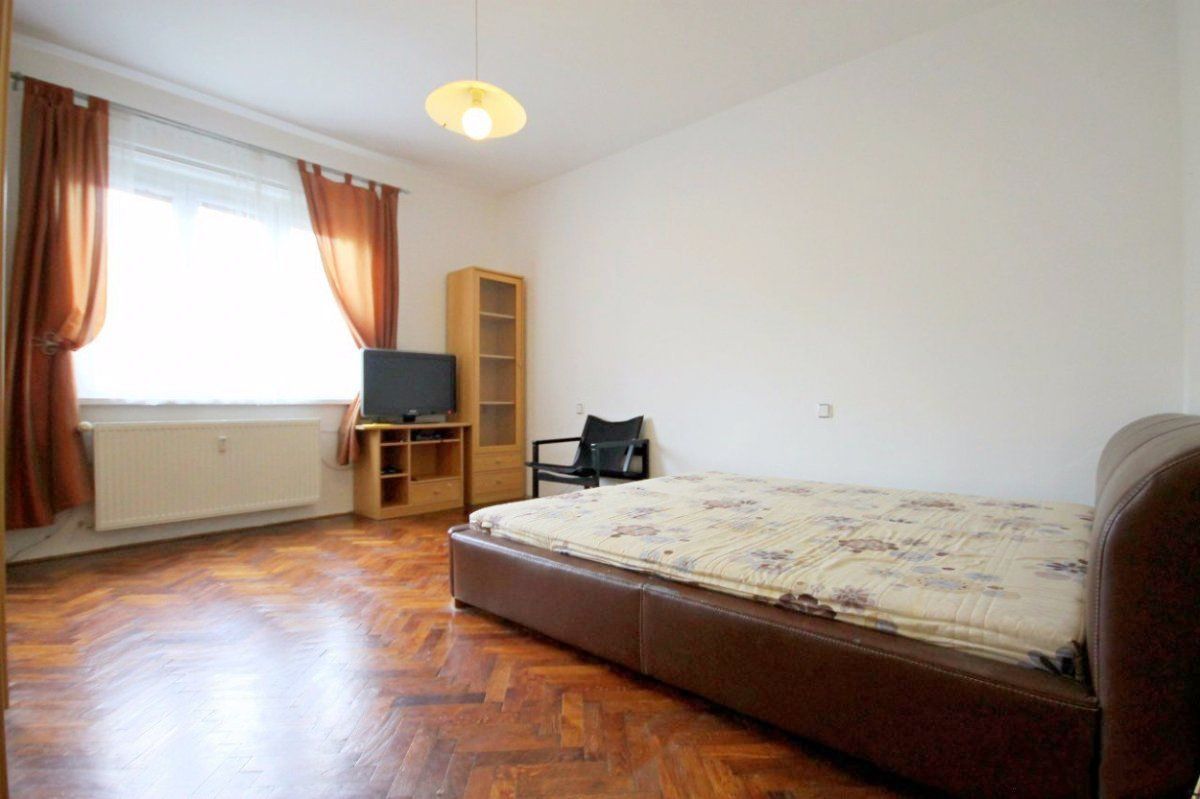 Veľký 2,5- izbový byt na Vajnorskej ulici