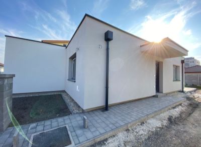 ARETÉ REAL - PREDAJ NOVOSTAVBY RODINNÉHO HOLODOMU V SLOVENSKOM GROBE, OKRUŽNÁ