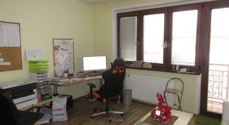 Na prenájom kancelária  20 m2  v širšom centre Piešťan