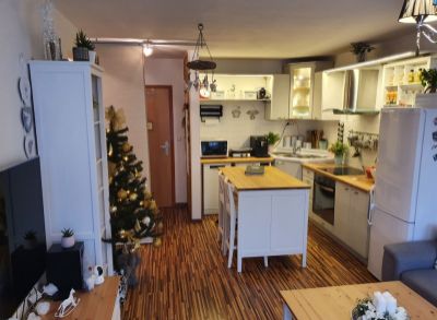 Areté real- ponúkame Vám príjemný 2izb. byt s veľkou predzáhradkou