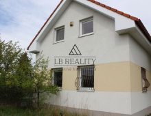 Ponúkame za výmenu za 1 izbový byt pozemok 374 m2 v záhradkárskej oblasti na ulici Svornosti, Podunajské Biskupice.