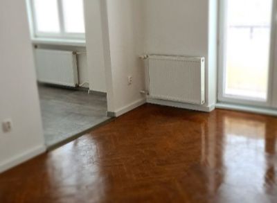 Ponúkame na predaj zrekonštruovaný 2-izbový byt s balkónom v Bratislave I na Pražskej ulici
