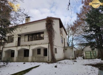 Na predaj 7 - izbový rodinný dom v obci Tomášov s veľkým pozemkom