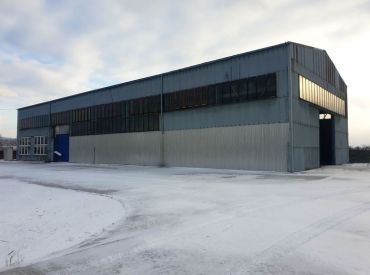 ** Na predaj priemyselná montovaná hala 991 m2 s kancelárskymi priestormi - Trenčianske Bohuslavice, okres Nové Mesto n/V **
