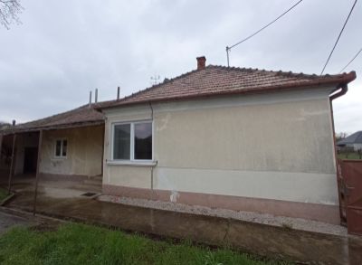 3048 Na predaj veľký 4-izbový dom v obci Svätý Peter