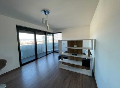 Luxusný apartmán s terasou a úžasným výhľadom priamo v srdci Tehelného pola