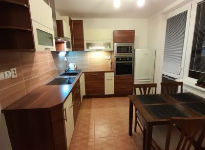 Areté real- Ponúkame Vám na prenájom priestranný 3 izbový byt Pezinok, ul. 1. mája