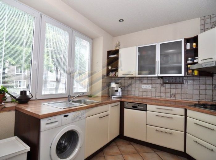 PREDANÉ - SIBÍRSKA, 3-i byt, 78 m2 - precízne komplet zrekonštruovaný TEHLOVÝ byt s PODLAHOVÝM KÚRENÍM, 2 x WC, vaňa, sprchový kút