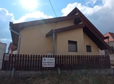 3057 Na predaj veľký rodinný dom v Iži